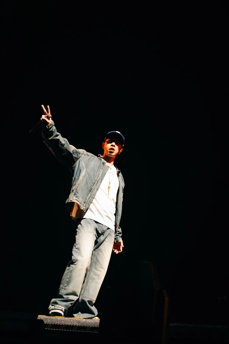 小春。本色音樂提供