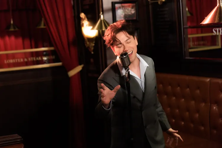 李聖傑首波主打《複製貼上》為輕快復古的Disco Funk曲風。華納音樂提供