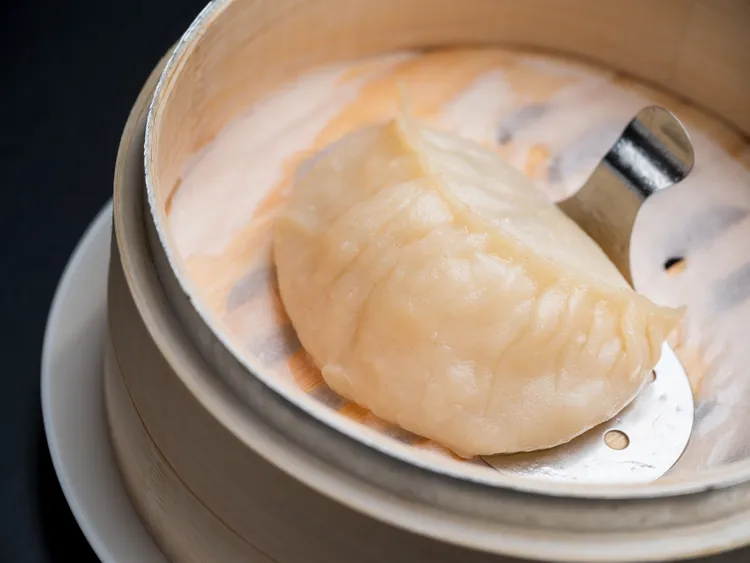 「雅閣」推出嶄新港點美饌「懷舊灌湯餃」。台北文華東方酒店提供