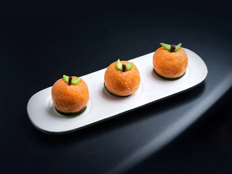 「雅閣」推出嶄新港點美饌「安蝦鹹水角」。台北文華東方酒店提供