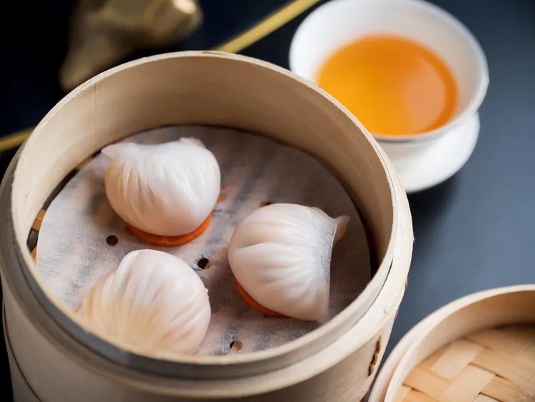 「雅閣」推出嶄新港點美饌「筍尖鮮蝦餃」。台北文華東方酒店提供