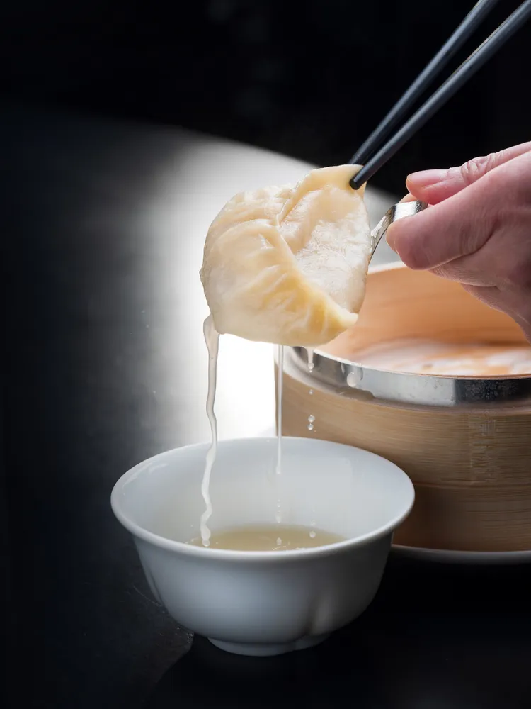 「雅閣」推出嶄新港點美饌「懷舊灌湯餃」。台北文華東方酒店提供