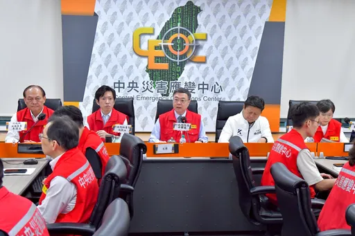 花莲马太鞍溪堰塞湖恐溢流!卓荣泰坐镇应变中心