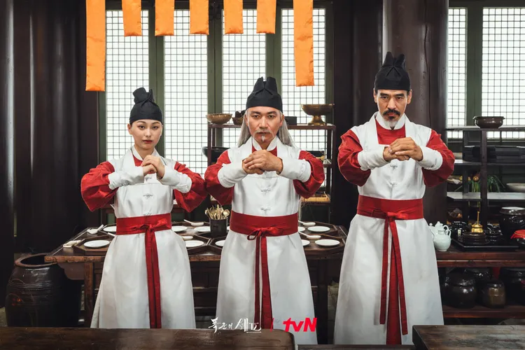 《暴君的廚師》上演明朝御廚到朝鮮比廚藝。翻攝tvN