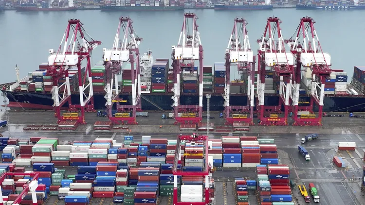 美智庫示警，中國在他國的起重機等關鍵基礎設施中植入惡意軟體與後門。美聯社