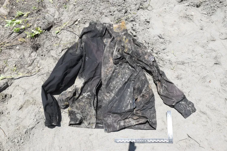 工地現場發現死者的衣物。警方提供