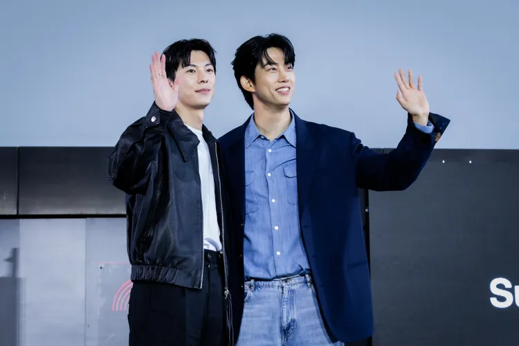 許光漢（左）與玉澤演雙帥合體超吸睛。甲上娛樂提供