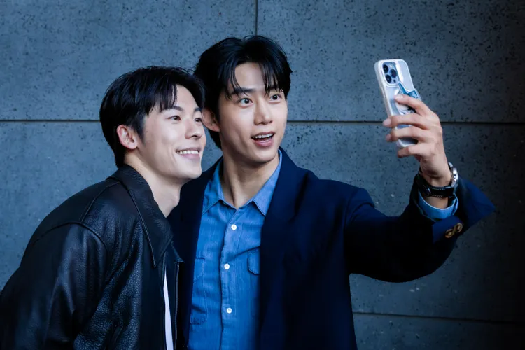 許光漢（左）與玉澤演一見如故。甲上娛樂提供