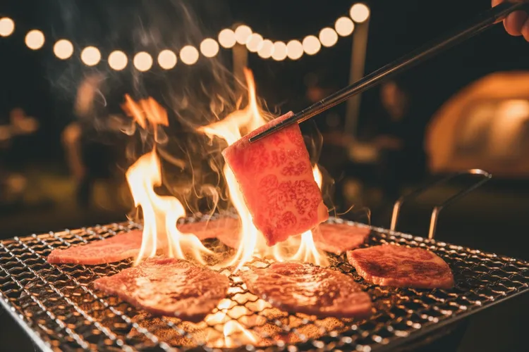 搶攻中秋烤肉商機，期間推出米其林餐廳指定選用日本熊本和牛「和王」，空運來台開賣。煙波集團提供