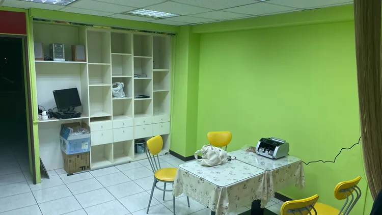 警方查獲永和區安樂路一帶「金脈科技」門市。警方提供