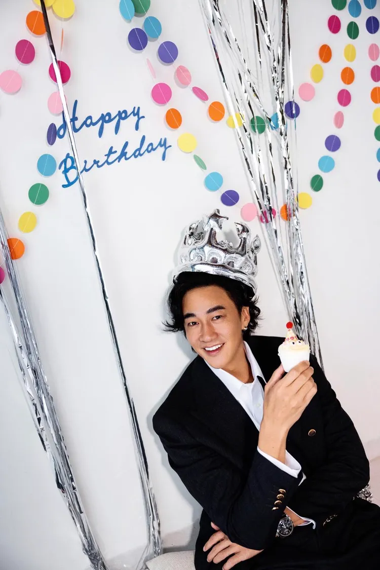 何潤東與粉絲分享50歲慶生照。翻攝自何潤東臉書