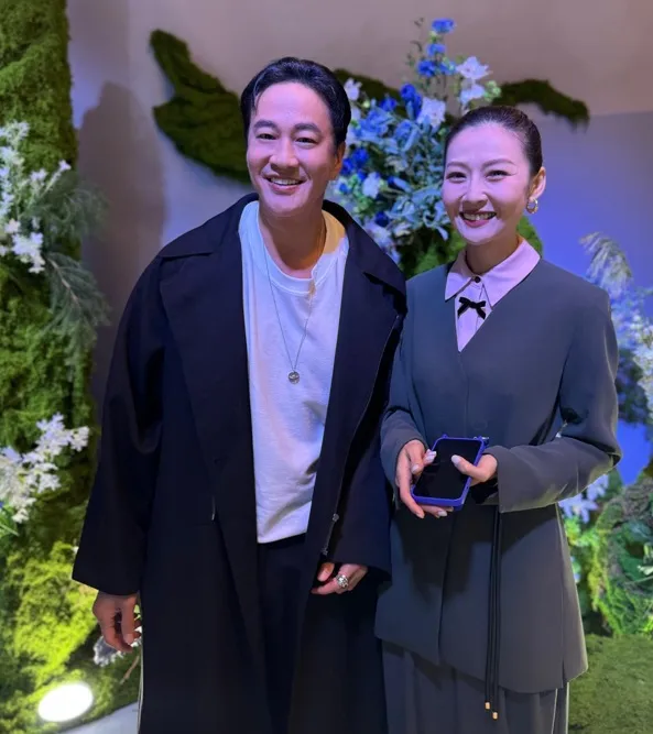 何润东先前和婆一起出席萧敬腾婚礼。资料照
