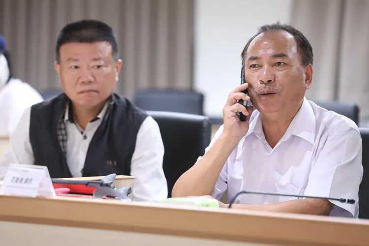 勞資雙方及各界代表出席會議，關注調幅走向。彭欣偉攝