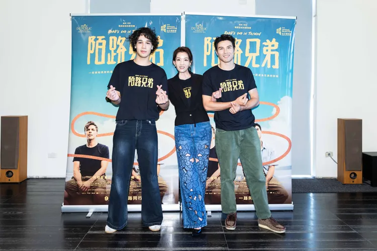 納曜、葉全真和鳳小岳同台。綺影發行提供