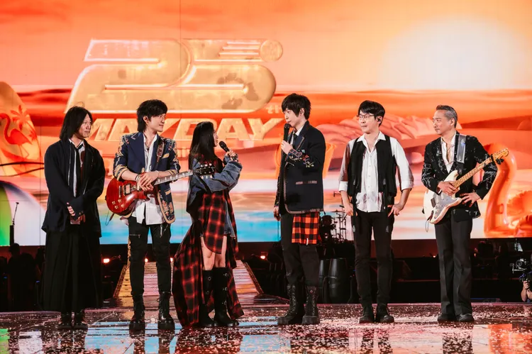 五月天上海第三場，邀來陳粒擔任嘉賓。相信音樂提供