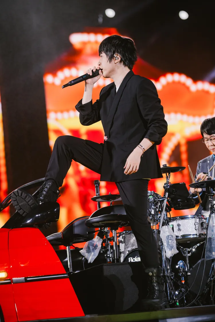 五月天阿信魅力無法擋。相信音樂提供