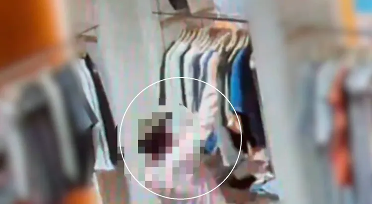 廖婦假意挑選商品。警方提供