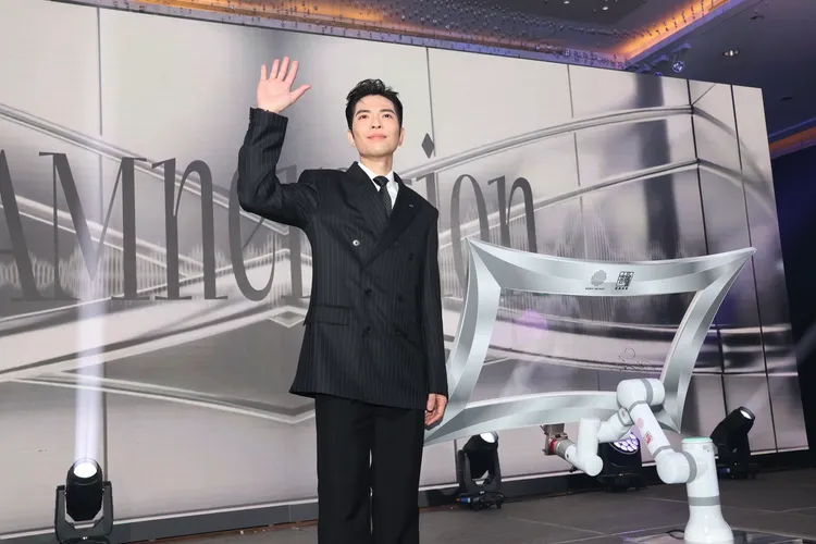 運動神經很好的老蕭坦言對網球感動挫敗。莊宗達攝