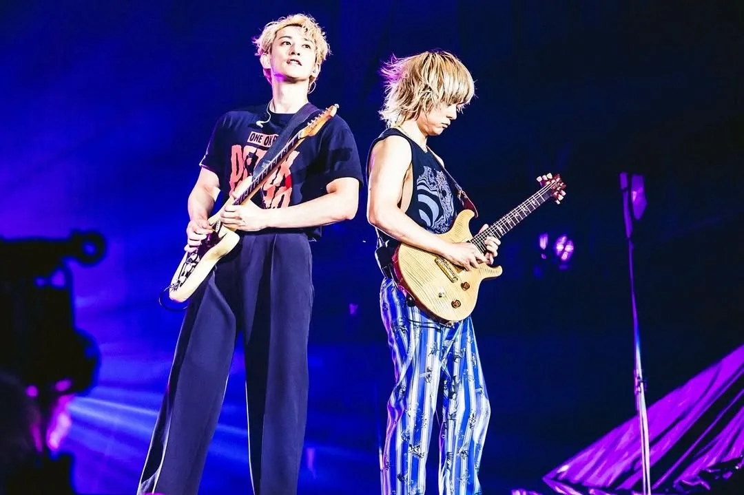 町田启太(左)和Toru一起飙吉他。翻摄Taka IG