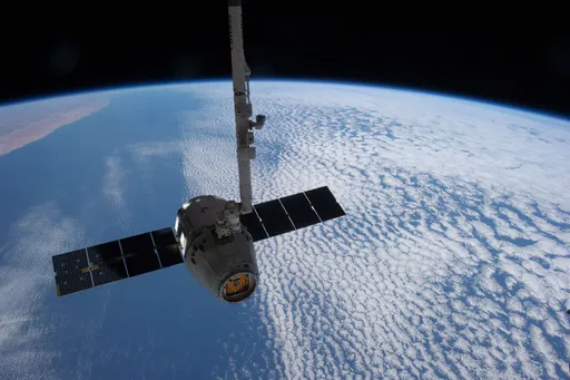 太空卫星投资热潮!低轨通讯市场高速成长 相关ETF受瞩目