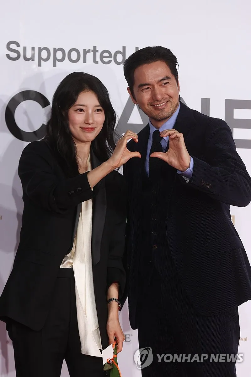 秀智(左)、李阵郁主演的《为失恋者准备的七点早餐聚会》角逐主竞赛单元。翻摄韩联社