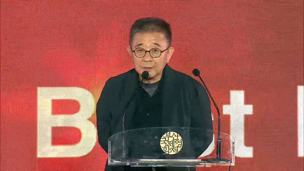 中国导演张律获得评审团一致肯定,以《罗目的黄昏》夺年度大奖。翻摄BIFF YouTube