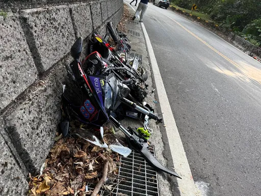 重機騎士北宜公路轉彎失控 跨分向線撞大貨車噴飛慘死