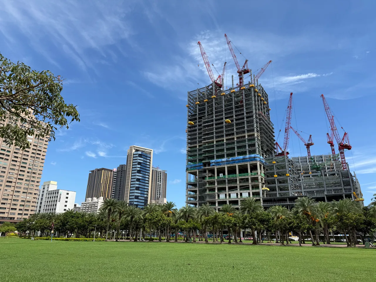 富邦凹子底商场将引入汉神高雄第三间百货,三地集团城市海洋馆等,将成为南台湾最具指标商圈。叶家铭摄