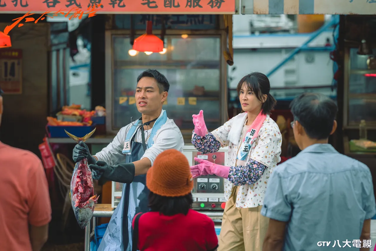 曾沛慈(右)以《太太太厲害》闖入戲劇女主角獎,左為搭檔楊祐寧。資料照八大提供