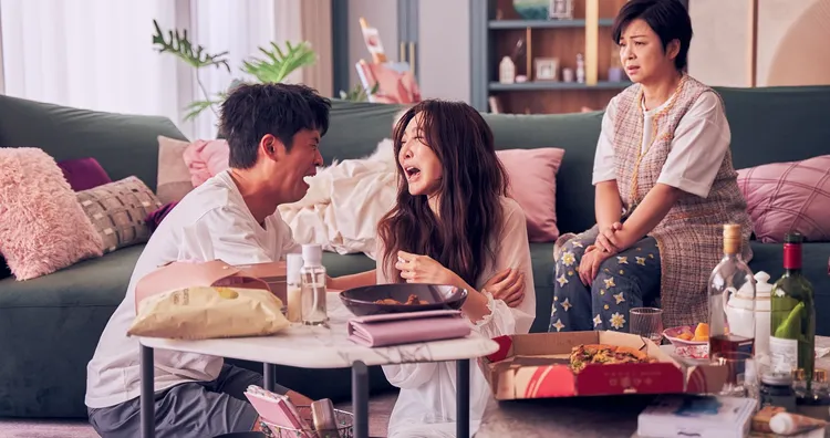 黃迪揚（左）飾演曾莞婷、楊貴媚的經紀人，精湛演技入圍金鐘男配角。翻攝自黃迪揚臉書