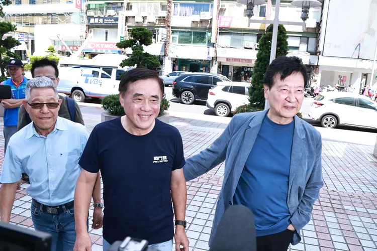 國民黨主席選舉本周領表登記，前台北市長郝龍斌昨赴黨中央領表。資料照，彭欣偉攝