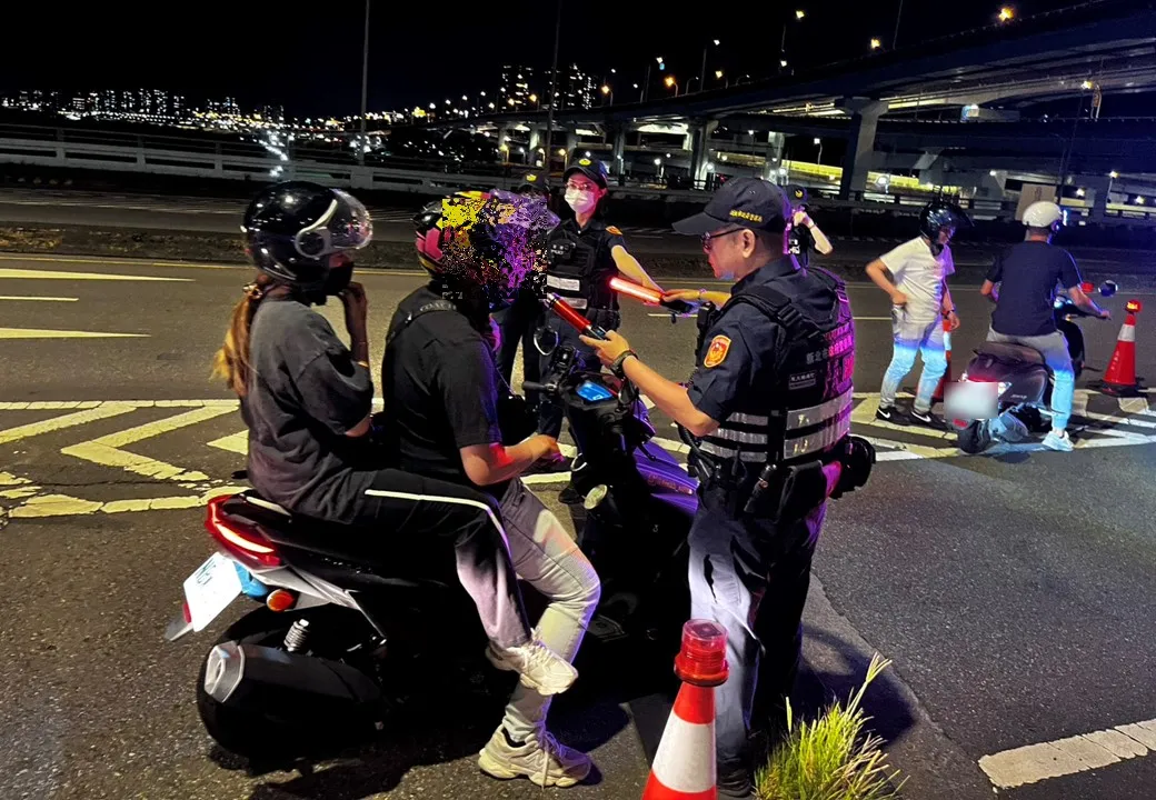土城警执行取缔。警方提供