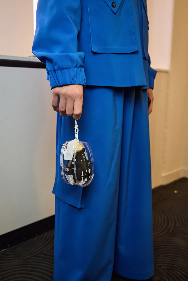 APUJAN此次也特別打造品牌娃包。品牌提供