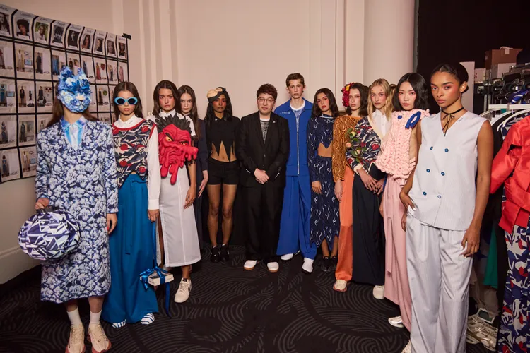 設計師詹朴與模特兒們帶來一場「桃的冒險」。品牌提供