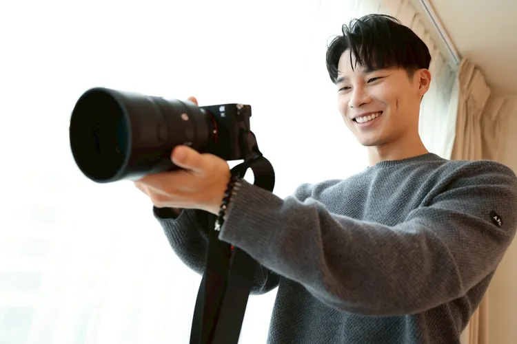 宋偉恩只要陷入低潮就會靠攝影療癒。彭欣偉攝