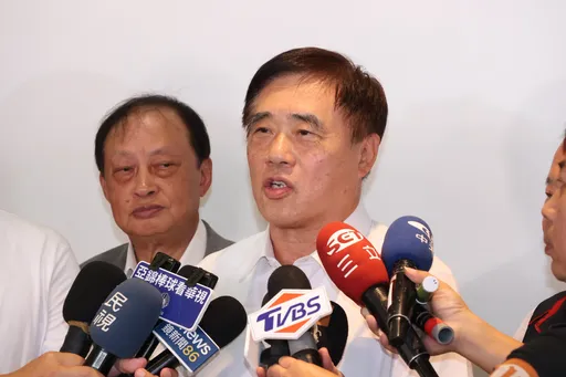 接連拜會韓國瑜、盧秀燕！郝龍斌：盼兩人協助黨務運作