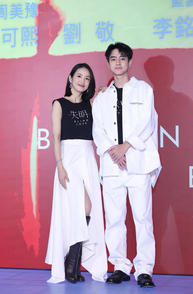 林依晨和劉敬演母子。攝影中心攝