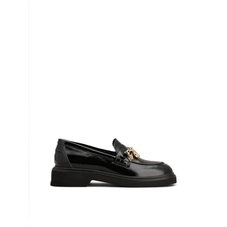 ROGER VIVIER Viv' Rangers黑色漆皮金色經典吊飾樂福鞋，5萬7200元。品牌提供