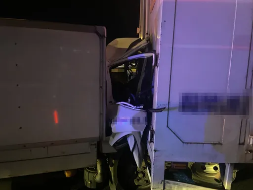 國道死亡車禍!小貨車「這原因」釀4車連環撞 駕駛慘夾困車內亡