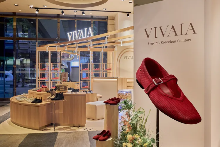 VIVAIA快閃店進駐信義A11，並打造「Margot Mary-Jane」鞋款巨型藝術裝置。品牌提供