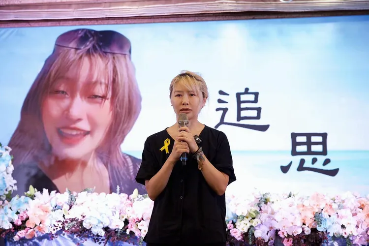 受害者母親在告別式上並未等到肇事者的出現與道歉 。小超人綜合體能俱樂部提供