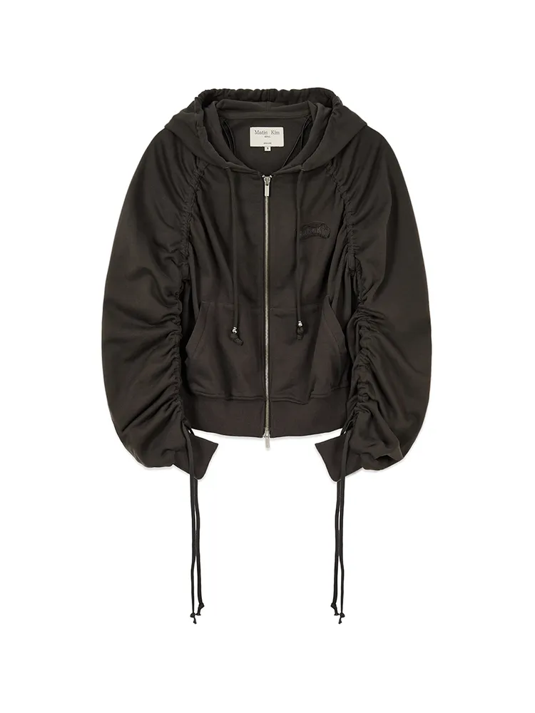 Matin Kim抽繩細節拉鍊連帽衫，4690元。品牌提供