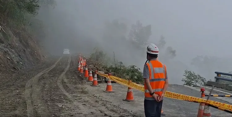 台東仍有道路無法通行。翻攝自臺東縣警察局交通警察隊
