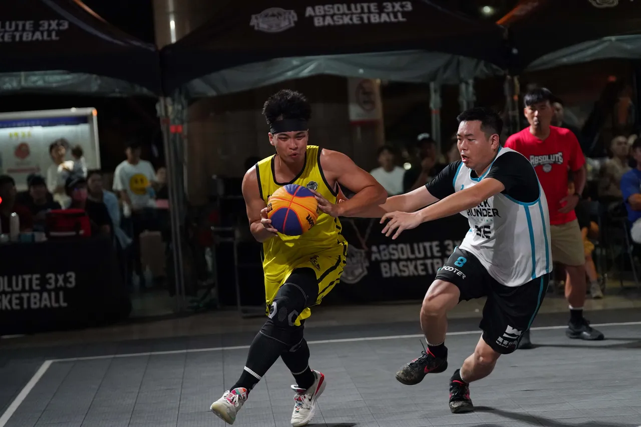 刘丁维。ABSOLUTE3x3提供