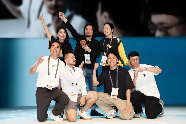 台灣李奧執行長暨首席創意長楊榮柏Kevin Yang（後排中），於2024年帶領創意團隊前進坎城國際創意節，在兩萬六千多件作品中突圍而出，榮獲一金二銀一銅四獅獎，締造台灣創意史上最佳成績。