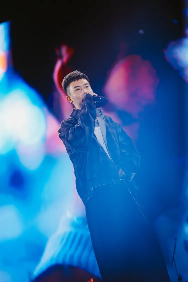 蕭秉治擔任開場嘉賓。相信音樂提供