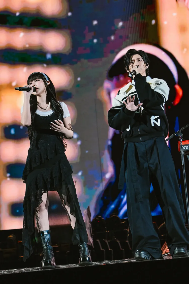 黃霆睿（右）與琳誼擔任開場嘉賓。相信音樂提供