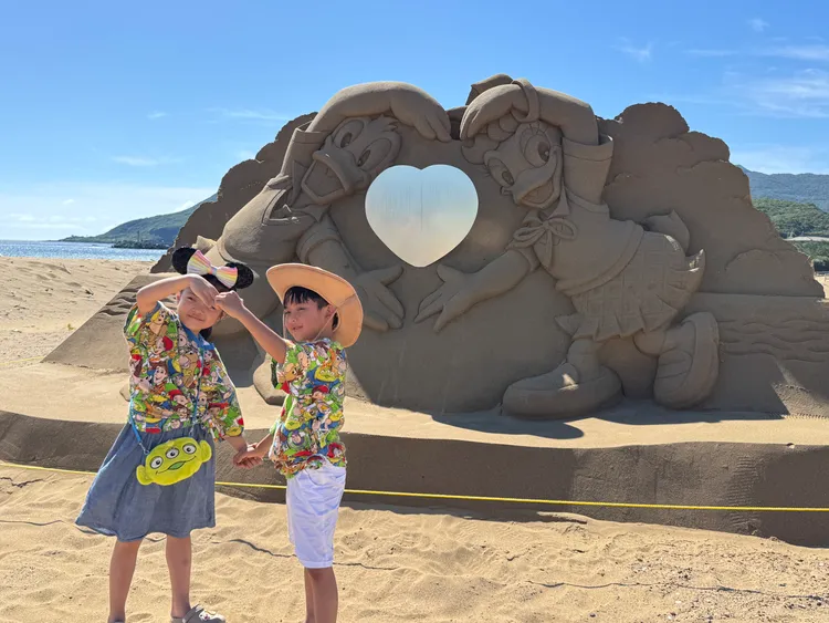 福隆沙雕藝術季「迪士尼仲夏歡樂祭」展延至10/12。業者提供