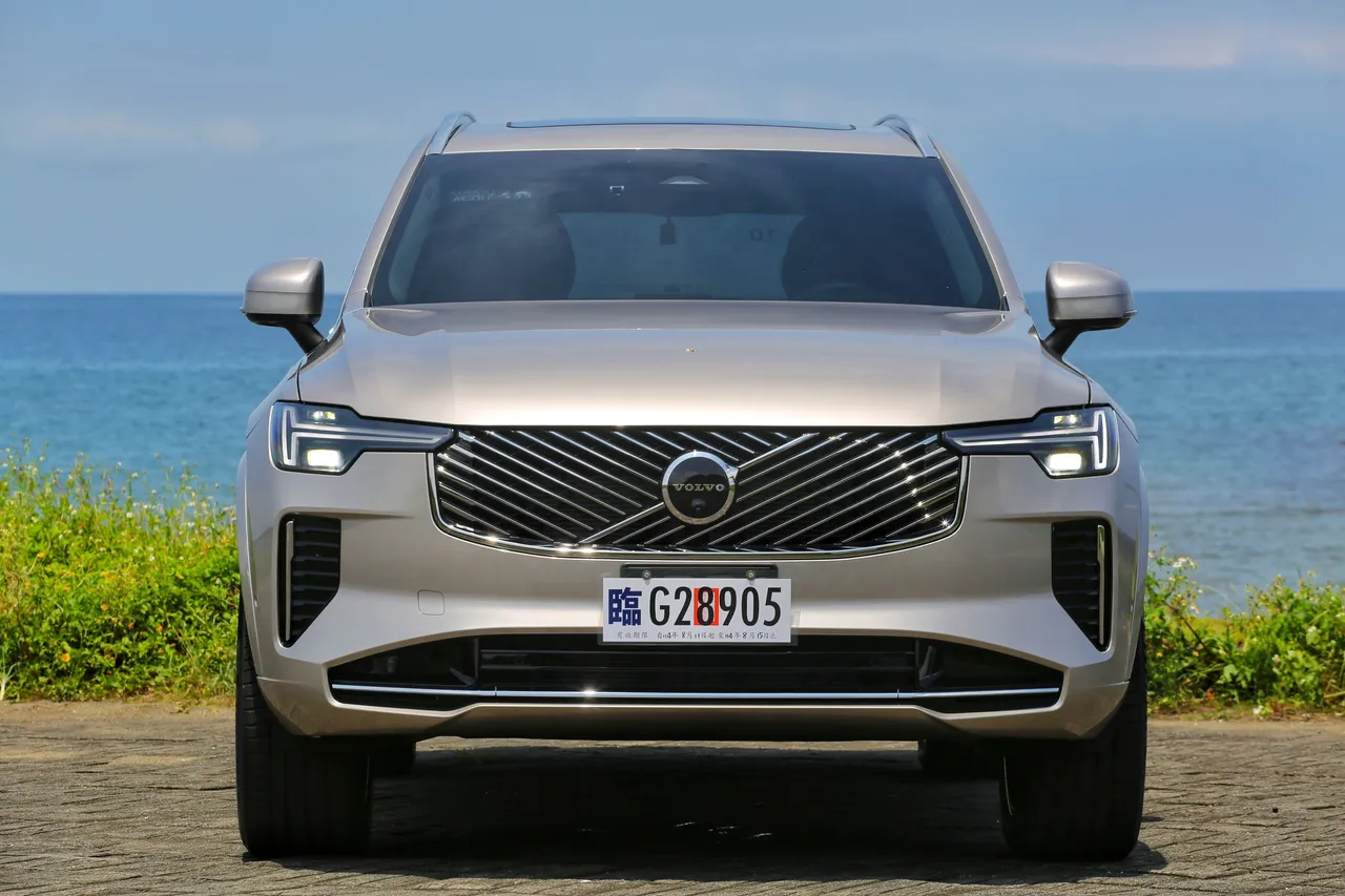 2025年式二度小改款Volvo XC90從外觀細節、座艙科技,到動力與底盤調校,都展現了品牌「持續進化」的滿滿誠意。林浩昇攝