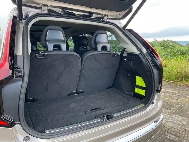 行李廂在七人座模式時容積為301公升。林浩昇攝